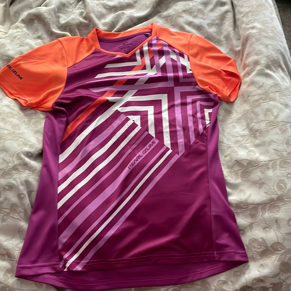 Pearl Izumi workout top size Large purple and orange